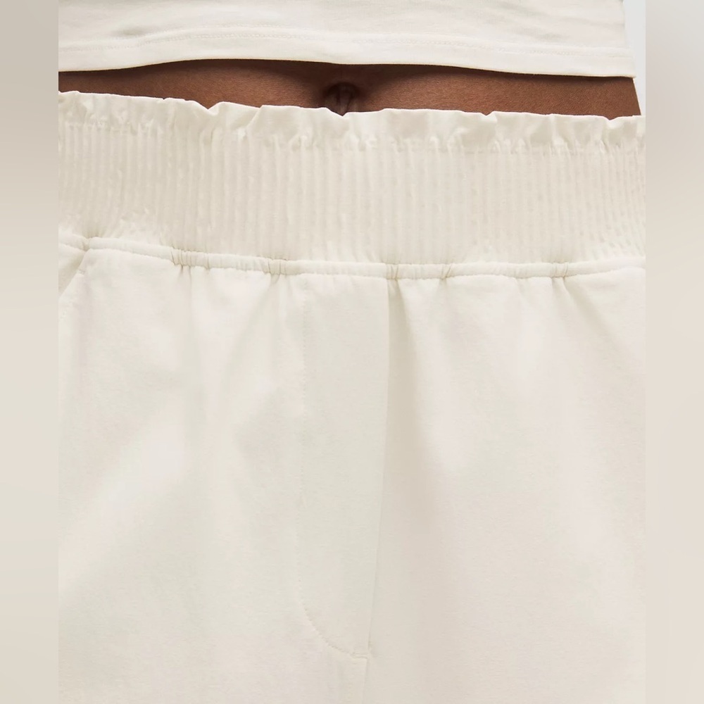 Lululemon Stretch Woven Ruffle-Waist High-Rise Short 9" - Picture 4 of 10